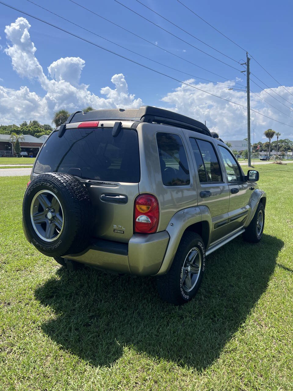Used 2004 Jeep Liberty Renegade w/ Trailer Tow Group AWD/4WD image 8