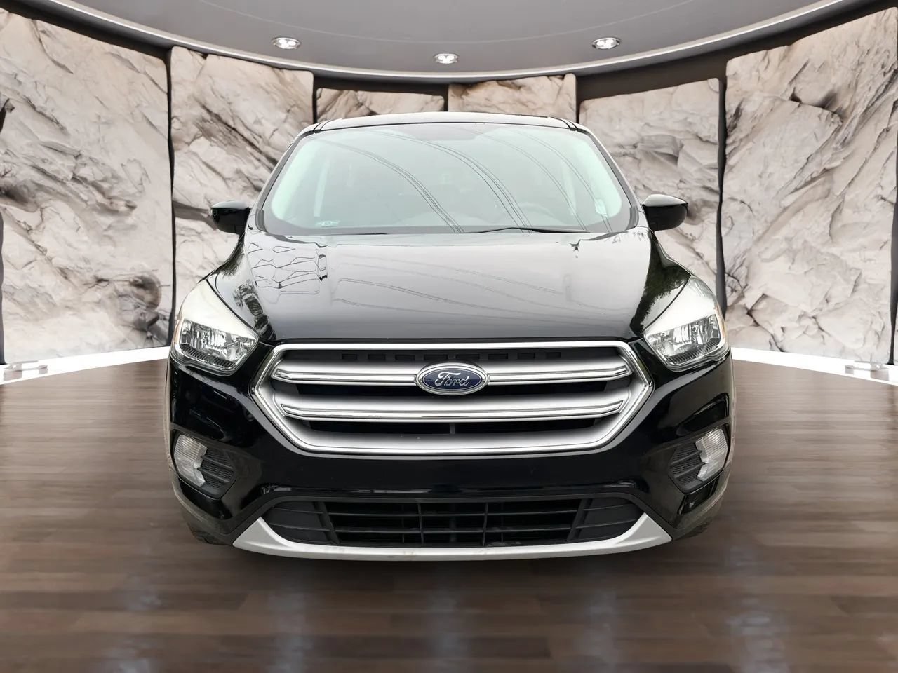 Used 2017 Ford Escape SE AWD/4WD image 2