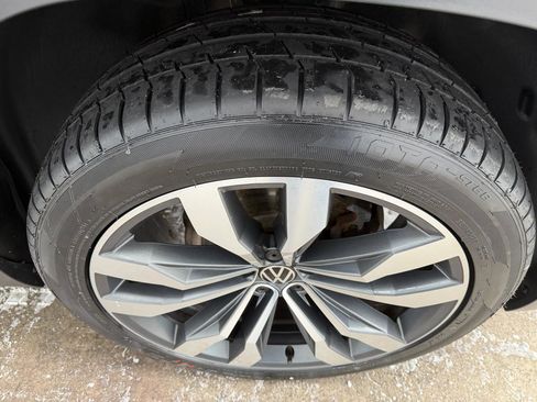 Used 2020 Volkswagen Atlas Cross Sport SEL Premium image 23