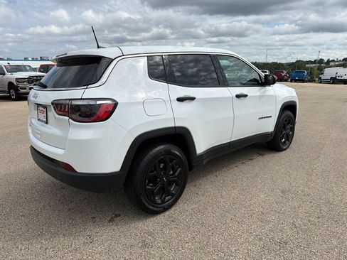 Used 2024 Jeep Compass Sport AWD/4WD image 5