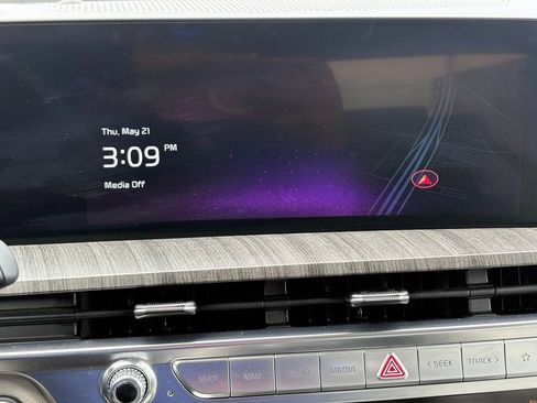 Used 2024 Kia Telluride SX w/ Towing Package FWD image 25