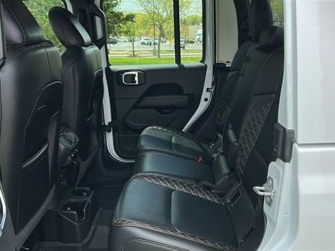 Used 2022 Jeep Gladiator Overland AWD/4WD image 23