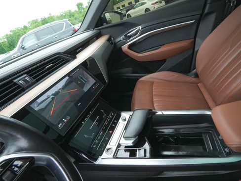 Used 2024 Audi Q8 e-tron Premium Plus AWD/4WD image 30