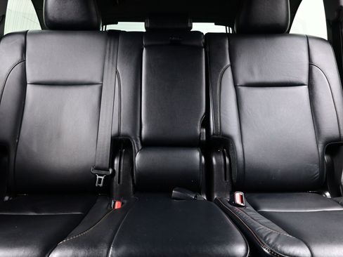 Used 2017 Toyota Highlander XLE image 16