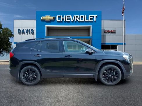 Used 2021 GMC Terrain SLT w/ Infotainment Package II AWD/4WD image 2
