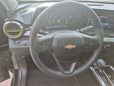 Used 2024 Chevrolet Trax LT image 14