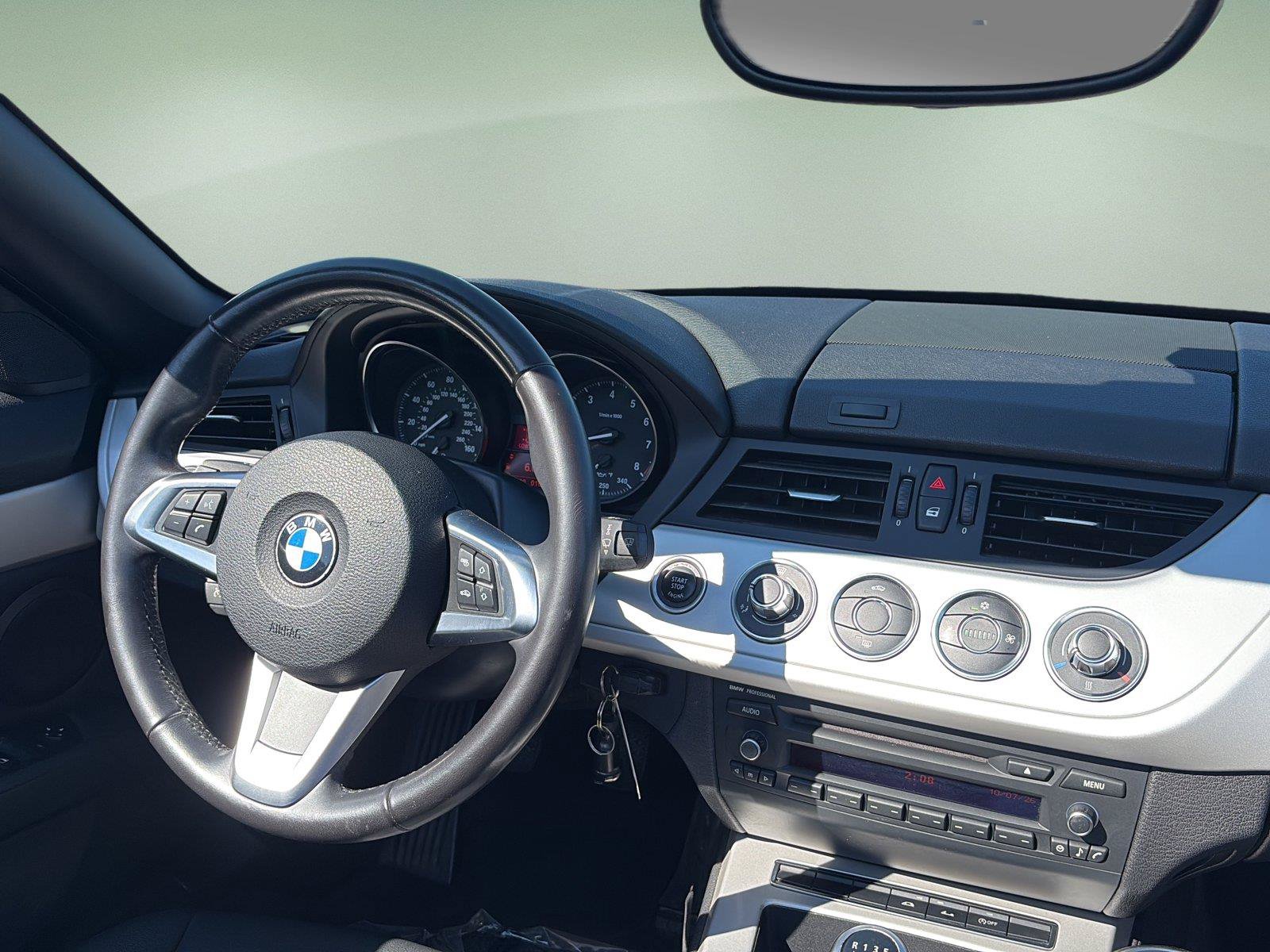 Used 2012 BMW Z4 sDrive28i RWD image 13