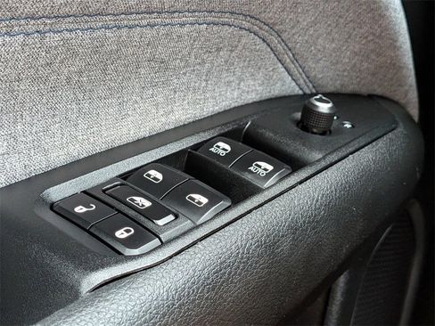 Used 2023 Jeep Compass Sport image 25