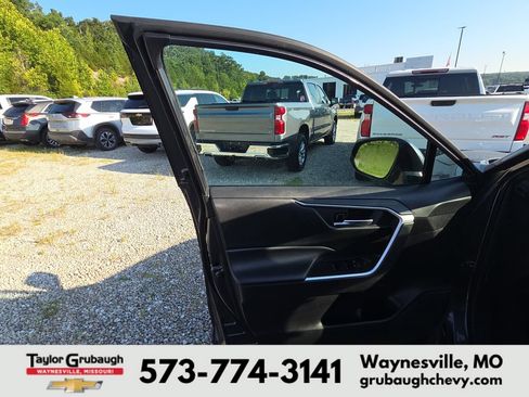 Used 2024 Toyota RAV4 XLE AWD/4WD image 7