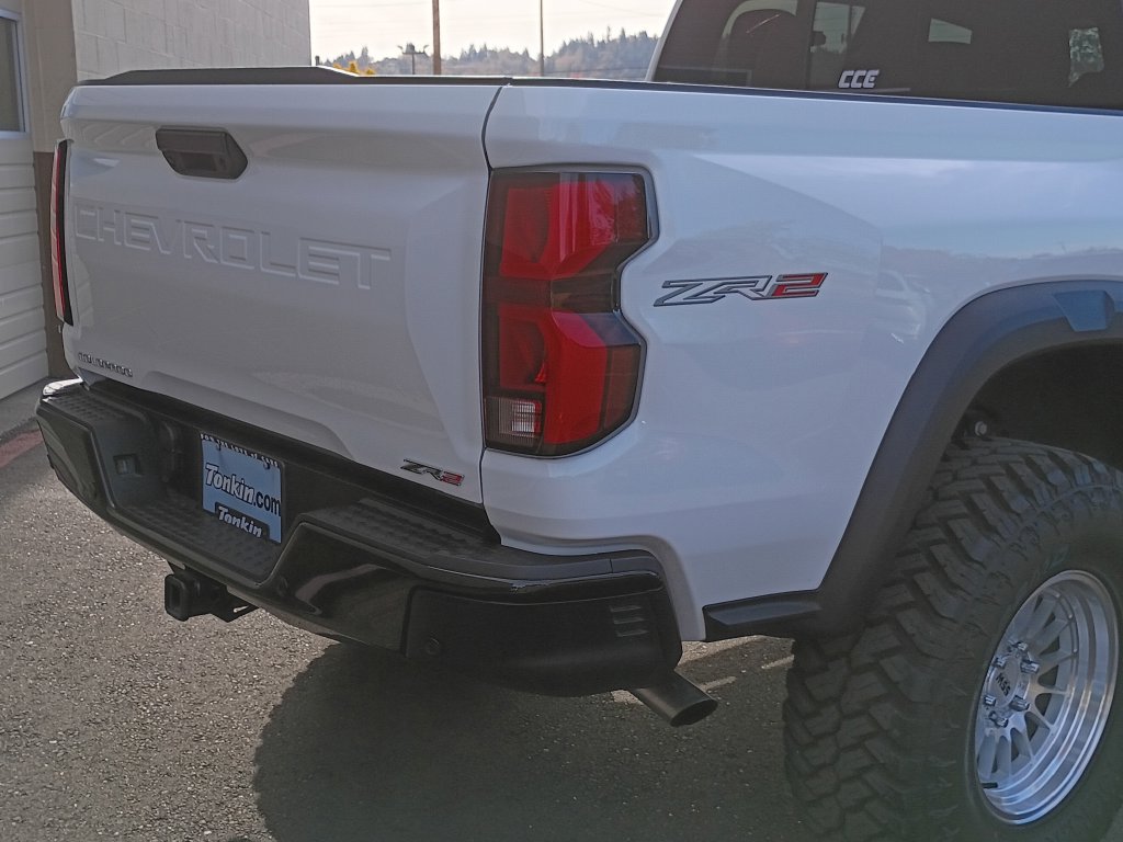 Used 2026 Chevrolet Colorado ZR2 w/ Technology Package AWD/4WD image 5