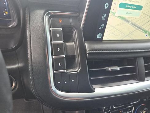 Used 2024 Chevrolet Tahoe Z71 w/ Luxury Package AWD/4WD image 12