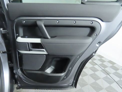 Used 2022 Land Rover Defender 110 SE image 27
