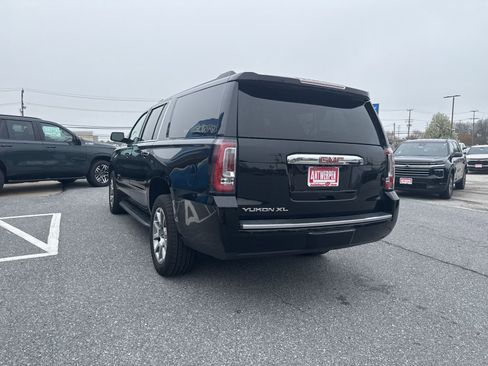 Used 2020 GMC Yukon XL Denali image 7