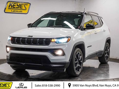 Used 2023 Jeep Compass Altitude image 1