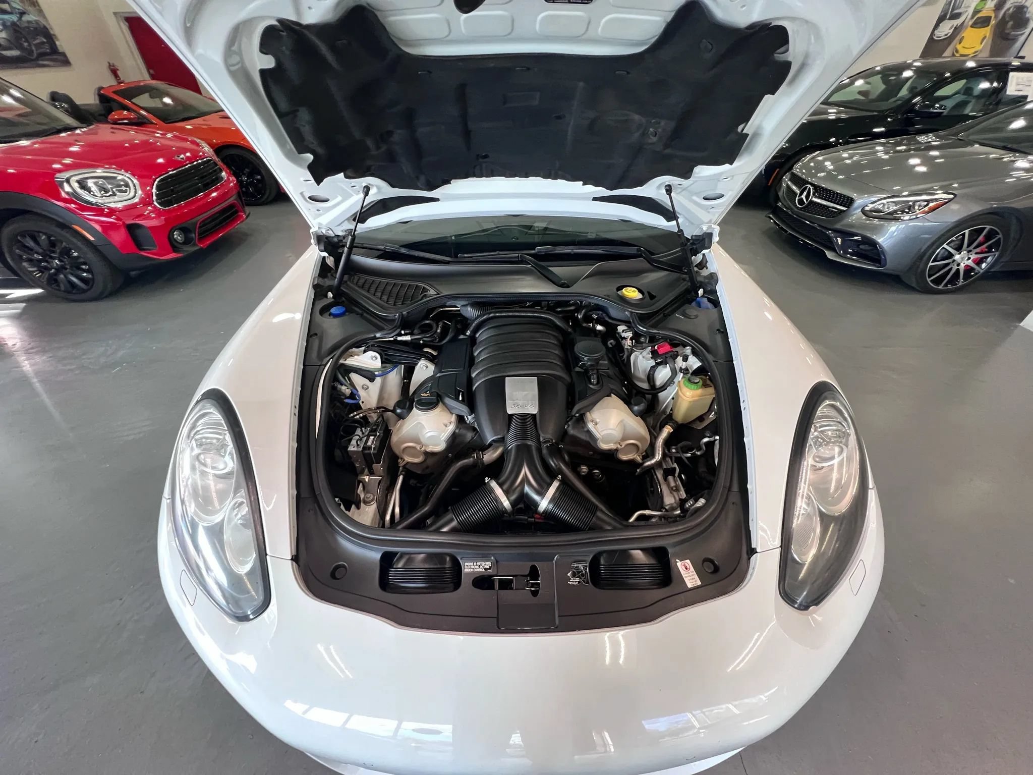 Used 2015 Porsche Panamera 4 AWD/4WD image 37