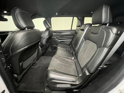 Used 2024 Jeep Grand Cherokee L Laredo image 5