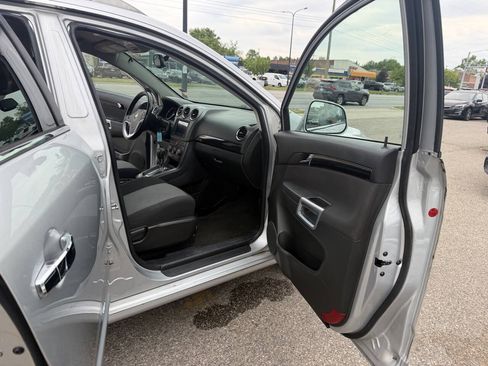 Used 2013 Chevrolet Captiva Sport LT FWD image 7