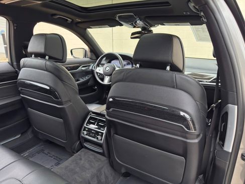 Used 2022 BMW 740i w/ M Sport Package RWD image 42