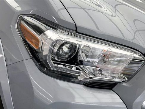 Used 2019 Toyota Tacoma TRD Sport image 29