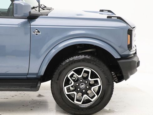 Used 2025 Ford Bronco Outer Banks image 4