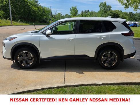 Certified 2026 Nissan Rogue SV AWD/4WD image 6