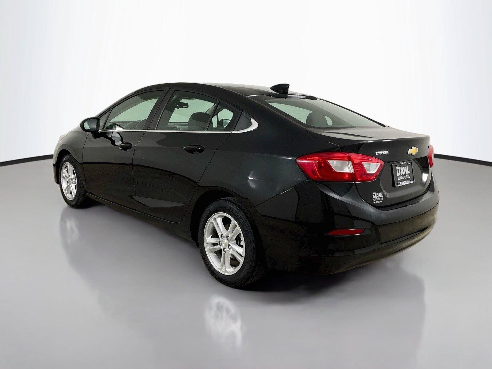 Used 2017 Chevrolet Cruze LT FWD image 10