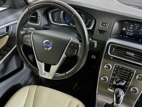 Used 2016 Volvo V60 T5 Platinum w/ Climate Package image 6