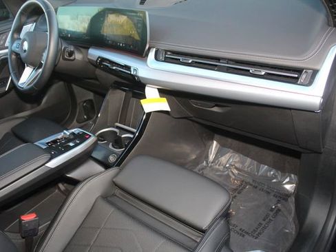 Used 2025 BMW X1 xDrive28i w/ Technology Package image 26