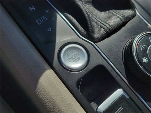 Used 2019 Volkswagen Atlas SE image 33