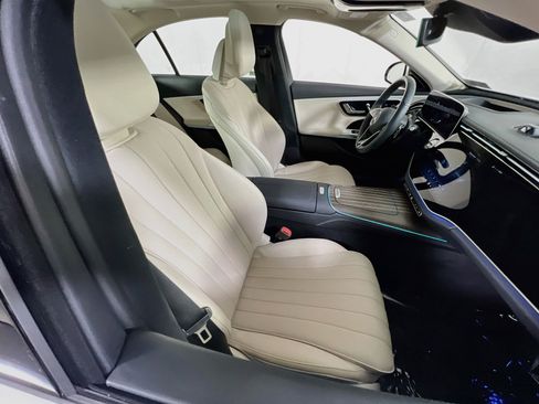 Used 2025 Mercedes-Benz E 450 4MATIC Sedan image 28