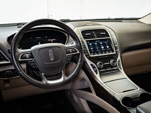 Used 2019 Lincoln Nautilus Select image 4