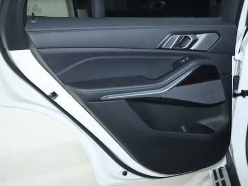 Used 2025 BMW X5 xDrive50e image 32