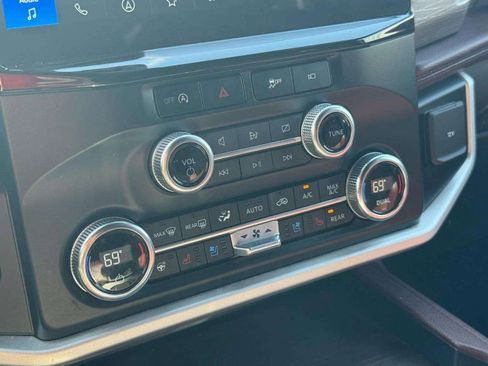 Used 2024 Ford Expedition Limited image 40