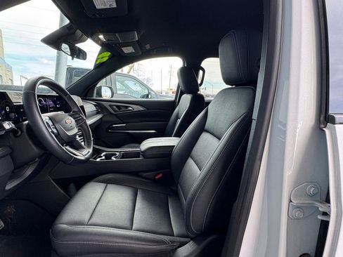 Used 2025 Chevrolet Traverse LT image 18