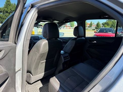 Used 2023 Chevrolet Equinox RS FWD image 15