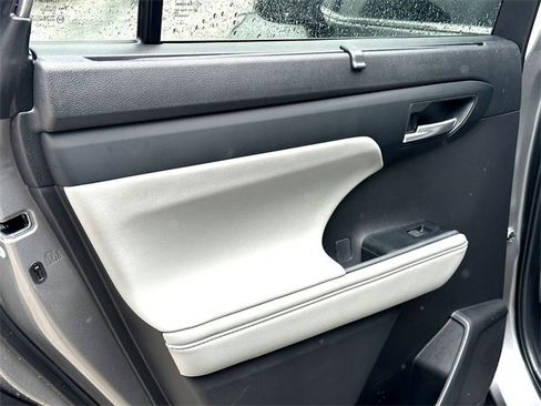 New 2025 Toyota Highlander XLE image 32
