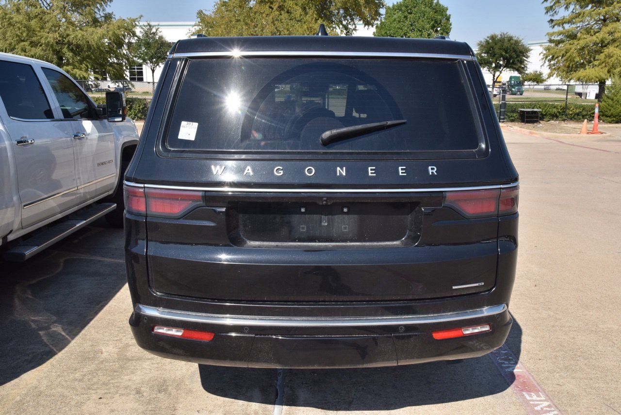Used 2024 Jeep Wagoneer L Series II RWD image 7