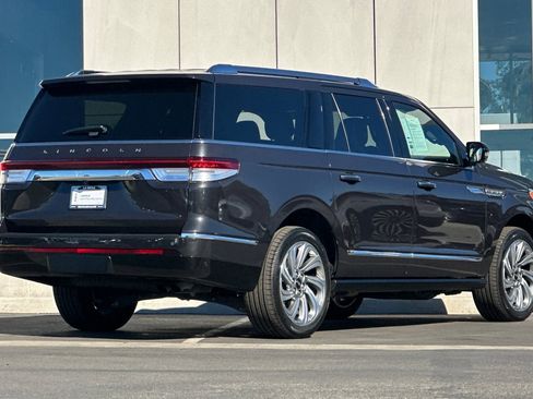 Certified 2022 Lincoln Navigator L Reserve image 3