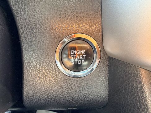 Used 2014 Toyota Highlander Limited image 9