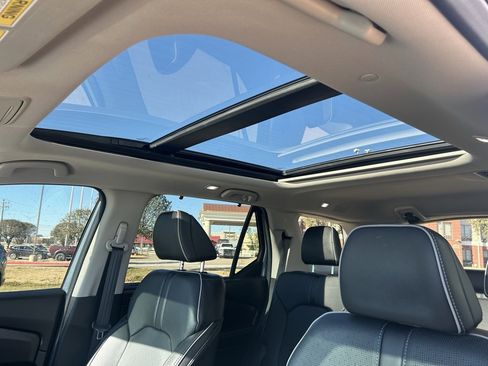 Used 2025 Honda Pilot Elite image 16