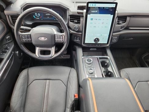 Used 2023 Ford Expedition Platinum AWD/4WD image 10