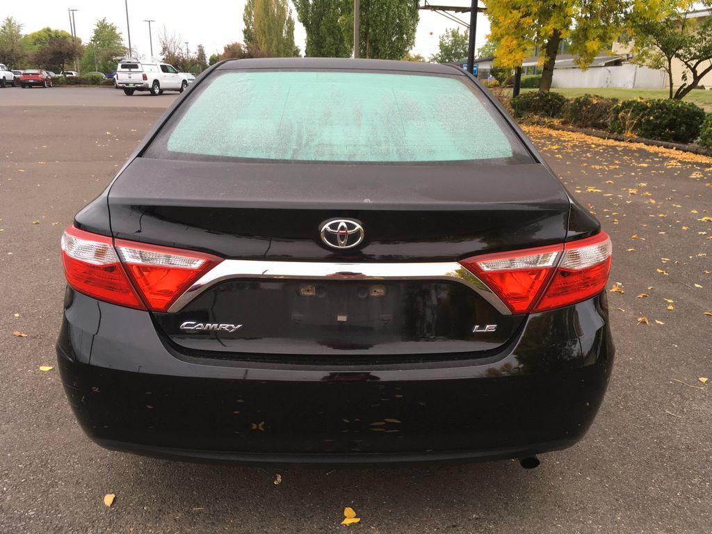 Used 2017 Toyota Camry LE FWD image 5