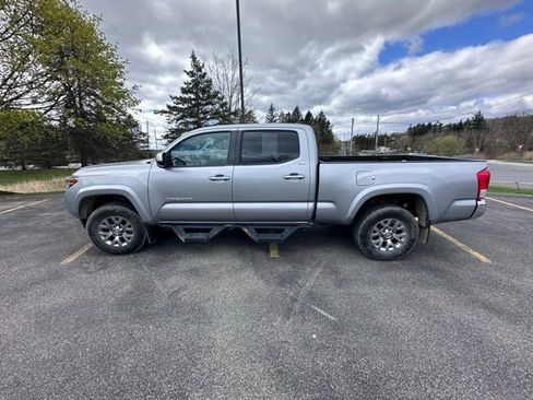 Used 2017 Toyota Tacoma SR5 w/ Tow Package image 6