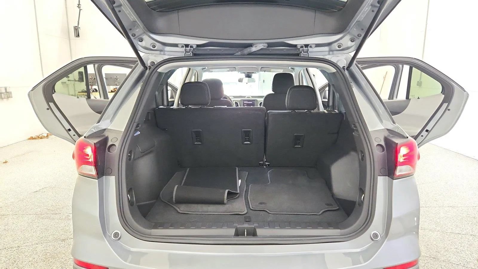 Used 2024 Chevrolet Equinox LS w/ LS Convenience Package FWD image 37