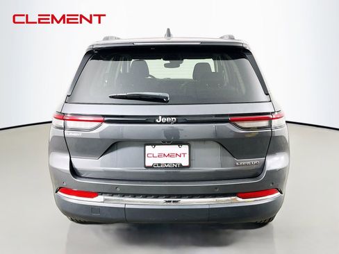 Used 2023 Jeep Grand Cherokee Laredo RWD image 8