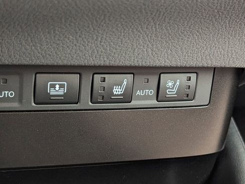 Certified 2025 Lexus ES 300h w/ Luxury Package image 33