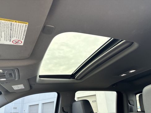 Used 2021 Chevrolet Silverado 2500 LTZ w/ LTZ Convenience Package image 18