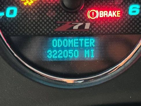 Used 2007 Chevrolet Suburban LT w/ LT Preferred Equipment Group AWD/4WD image 35