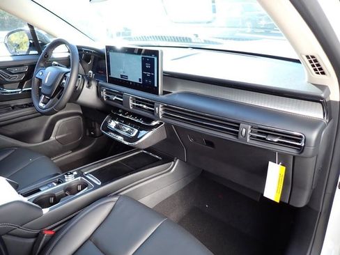 New 2026 Lincoln Corsair Premiere image 12