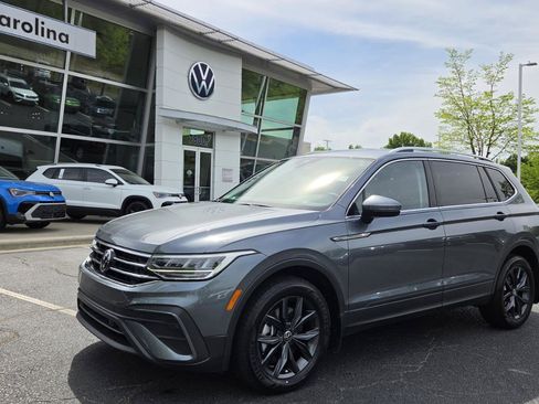 Certified 2023 Volkswagen Tiguan SE image 1